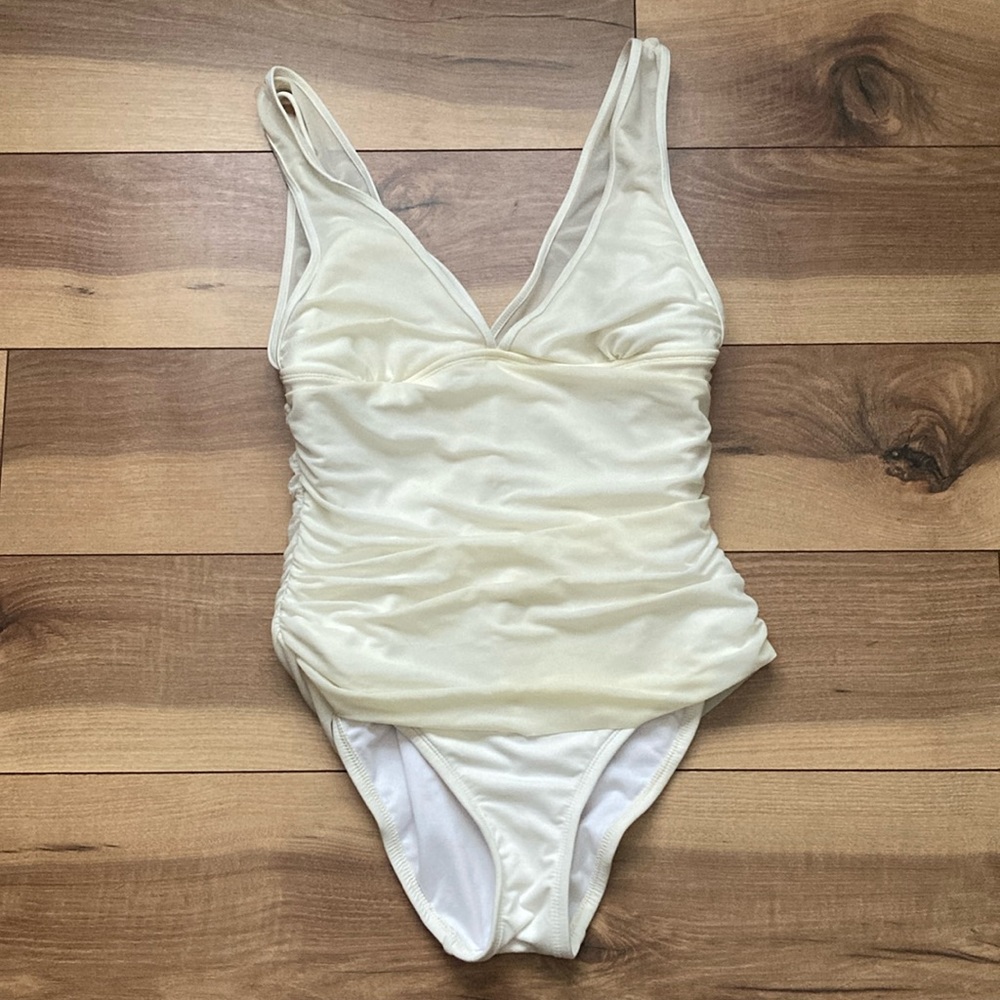 Anne Cole Signature White / Cream One Piece Swimsuit. Size 6